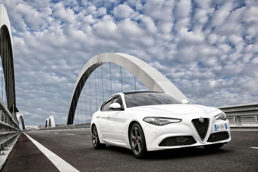  Alfa Romeo Giulia 2016 года  (WW) (фото 38 из 42)